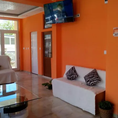 диана дик Отель *